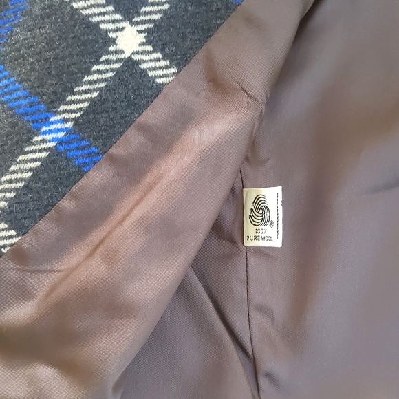 NWOT. Jones New York 100% Pure Wool double breasted plaid blazer w/full lining. - Picture 7 of 7